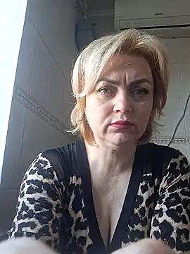 Snapshot of SylvieGold453 chatting on April 14, 12:33 pm SylvieGold453 online show from April 14, 12:33 pm