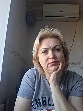 SylvieGold453 online show from May 4, 10:22 am