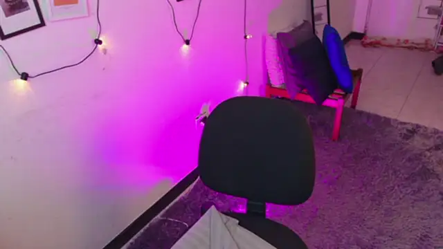 Snapshot of swag_hoe chatting on April 7, 9:15 pm swag hoe online show from April 7, 9:15 pm