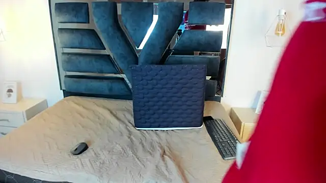 Snapshot of Alantaylorr_ chatting on April 30, 2:56 pm Alantaylorr online show from April 30, 2:56 pm