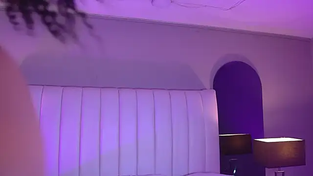 Snapshot of LuxyLux_ chatting on April 28, 2:27 am LuxyLux online show from April 28, 2:27 am