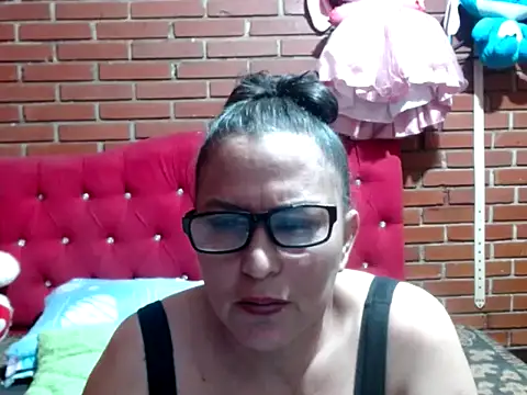 kristalmarelyn online show from May 30, 7:38 am