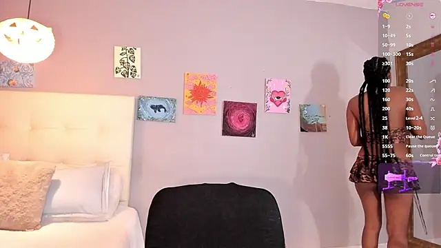 Melaniaa Roussee online show from May 9, 2:39 am