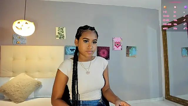 Melaniaa Roussee online show from May 11, 2:17 am
