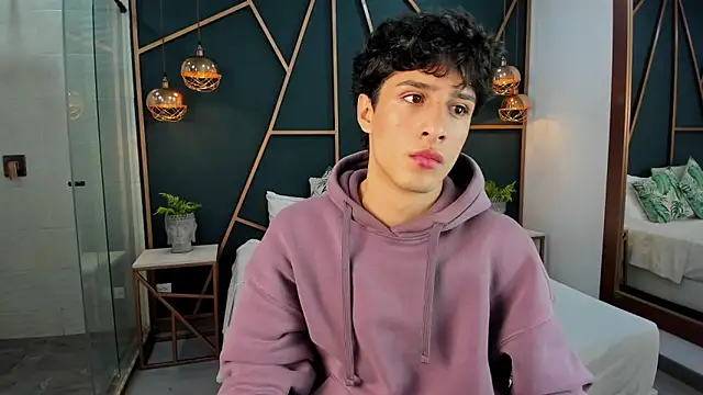 Snapshot of oliver_laurent chatting on April 8, 1:11 pm oliver laurent online show from April 8, 1:11 pm