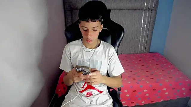 Snapshot of Yei_lee_ chatting on April 21, 3:46 am Yei lee online show from April 21, 3:46 am