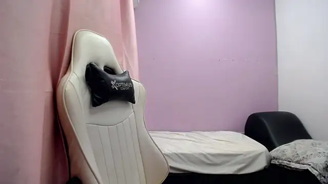 Snapshot of Yei_lee_ chatting on May 10, 6:40 am Yei lee online show from May 10, 6:40 am