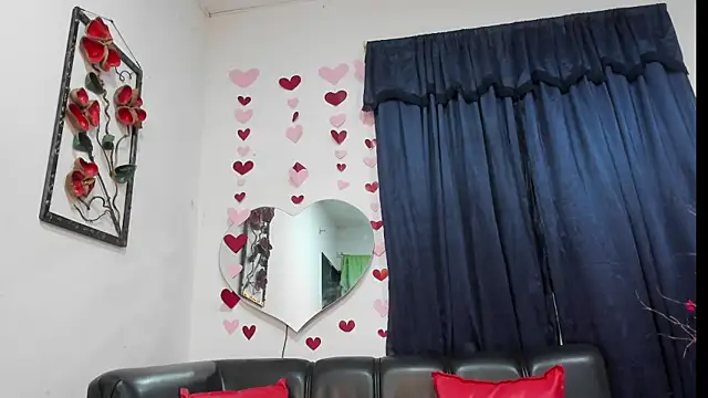 Snapshot of SamelyEvans chatting on April 2, 1:58 am SamelyEvans online show from April 2, 1:58 am