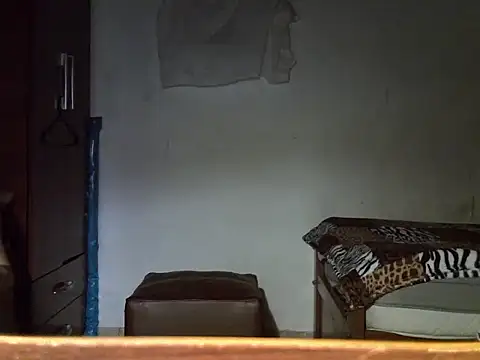 Snapshot of latinoarrg30 chatting on April 1, 3:51 am latinoarrg30 online show from April 1, 3:51 am