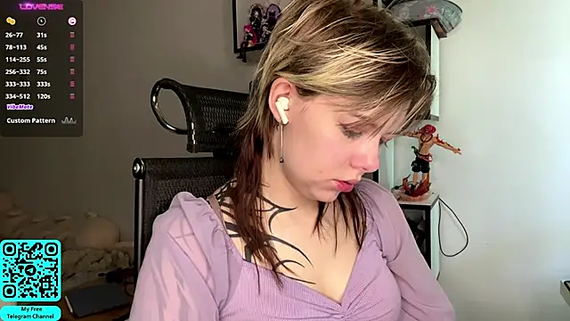 MadalynNosel online show from May 9, 7:24 am