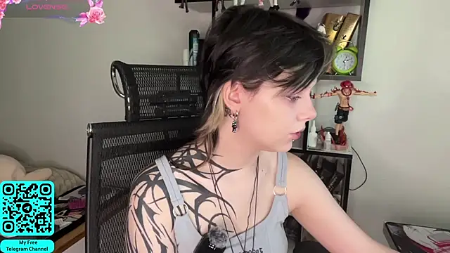 Snapshot of MadalynNosel chatting on June 12, 7:07 am MadalynNosel online show from June 12, 7:07 am
