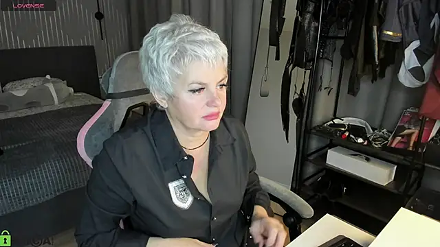 Snapshot of Linda_Zef1r chatting on April 19, 1:16 am Linda Zef1r online show from April 19, 1:16 am