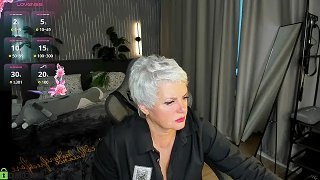 Snapshot of Linda_Zef1r chatting on May 13, 1:14 am Linda Zef1r online show from May 13, 1:14 am