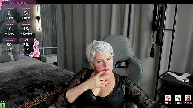 Snapshot of Linda_Zef1r chatting on May 19, 9:26 am Linda Zef1r online show from May 19, 9:26 am