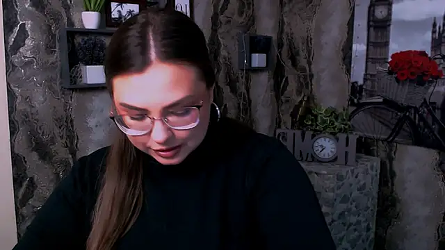 Snapshot of AminaSoul_ chatting on April 9, 7:03 am AminaSoul online show from April 9, 7:03 am