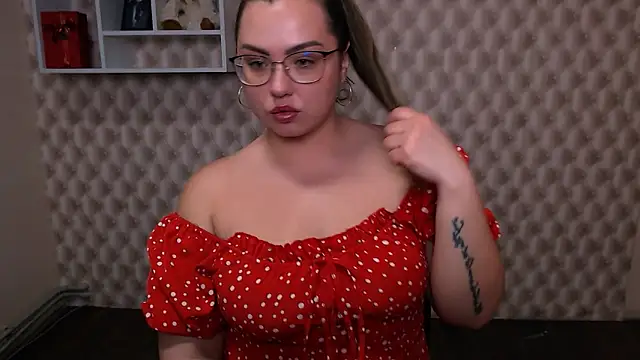 Snapshot of AminaSoul_ chatting on April 10, 7:46 am AminaSoul online show from April 10, 7:46 am
