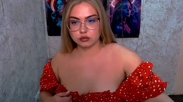 Snapshot of AminaSoul_ chatting on April 13, 6:41 am AminaSoul online show from April 13, 6:41 am