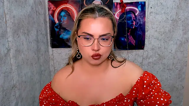 Snapshot of AminaSoul_ chatting on April 17, 6:49 am AminaSoul online show from April 17, 6:49 am