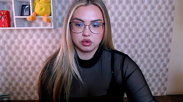 Snapshot of AminaSoul_ chatting on May 4, 7:15 am AminaSoul online show from May 4, 7:15 am
