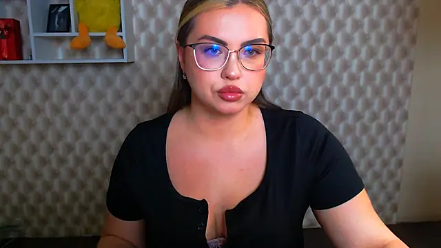Snapshot of AminaSoul_ chatting on May 7, 7:03 am AminaSoul online show from May 7, 7:03 am