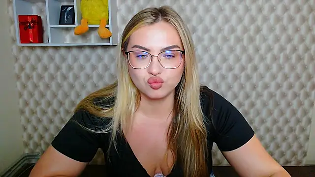 Snapshot of AminaSoul_ chatting on May 25, 1:17 pm AminaSoul online show from May 25, 1:17 pm