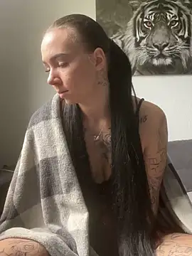 Snapshot of zoeelinks chatting on April 2, 8:12 am zoeelinks online show from April 2, 8:12 am