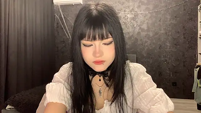 Snapshot of EmilyEmbears chatting on April 21, 5:14 am EmilyEmbears online show from April 21, 5:14 am
