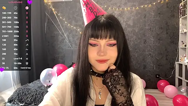 Snapshot of EmilyEmbears chatting on May 16, 7:27 am EmilyEmbears online show from May 16, 7:27 am