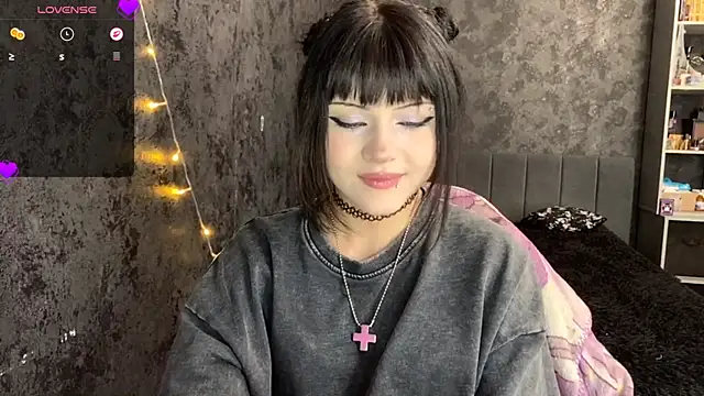 EmilyEmbears online show from June 30, 8:04 am