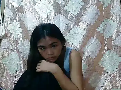 Snapshot of AsianPinay18 chatting on April 3, 9:13 pm AsianPinay18 online show from April 3, 9:13 pm