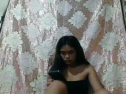 Snapshot of AsianPinay18 chatting on April 4, 9:23 pm AsianPinay18 online show from April 4, 9:23 pm