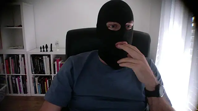 Snapshot of Im_yours_boy chatting on May 3, 11:27 am Im yours boy online show from May 3, 11:27 am