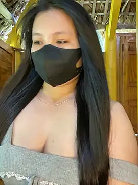 Snapshot of Mely2005 chatting on May 6, 6:19 am Mely2005 online show from May 6, 6:19 am