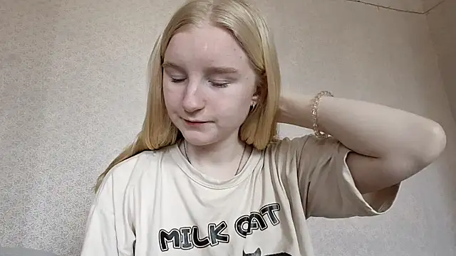 Snapshot of ForwentSeat chatting on April 14, 7:03 am ForwentSeat online show from April 14, 7:03 am