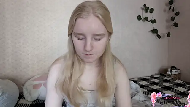 Snapshot of ForwentSeat chatting on May 6, 9:14 am ForwentSeat online show from May 6, 9:14 am