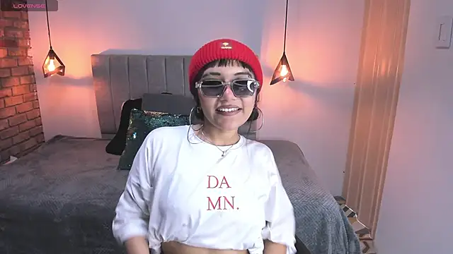 Snapshot of Hanna_Clark__ chatting on May 22, 2:44 pm Hanna Clark online show from May 22, 2:44 pm