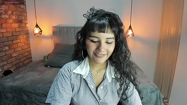 Snapshot of Hanna_Clark__ chatting on May 25, 12:00 pm Hanna Clark online show from May 25, 12:00 pm