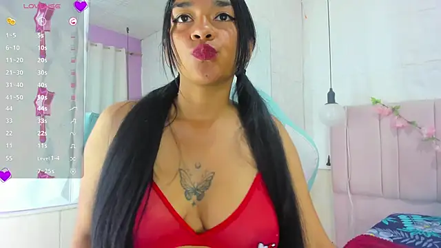 Snapshot of cloe_maisonn chatting on April 11, 1:15 pm cloe maisonn online show from April 11, 1:15 pm