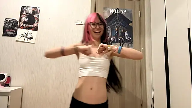 WifeAileen online show from May 11, 4:04 pm