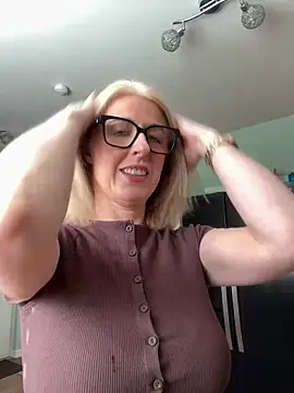 Laylaskyexx online show from April 13, 9:48 am