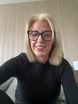 Laylaskyexx online show from April 16, 9:43 am