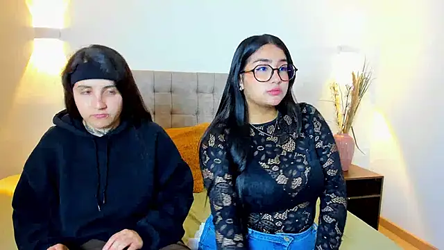 Snapshot of Elisa_n_Emma chatting on April 3, 12:47 pm Elisa n Emma online show from April 3, 12:47 pm