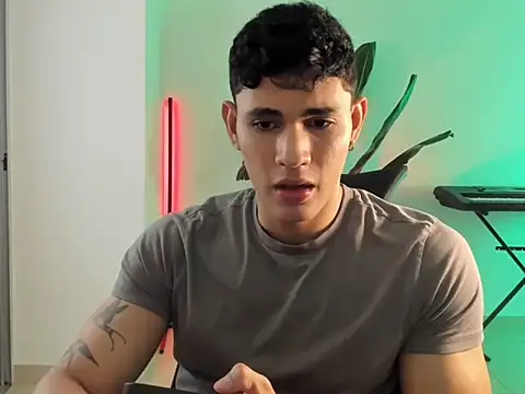 Snapshot of Massimo_Rinaldi chatting on April 10, 3:34 am Massimo Rinaldi online show from April 10, 3:34 am