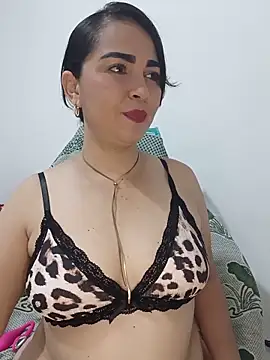 Snapshot of Emily_Divi69 chatting on June 7, 7:28 pm Emily Divi69 online show from June 7, 7:28 pm