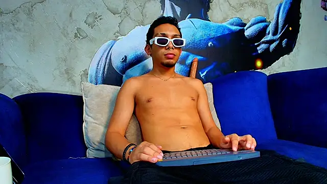 Snapshot of enzo_soto chatting on April 11, 11:09 pm enzo soto online show from April 11, 11:09 pm