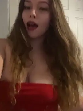 Snapshot of mariex83 chatting on April 7, 2:01 am mariex83 online show from April 7, 2:01 am