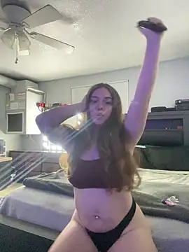 Snapshot of mariex83 chatting on April 10, 1:22 am mariex83 online show from April 10, 1:22 am