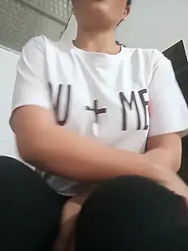 anhhuyen1 online show from April 2, 11:46 pm