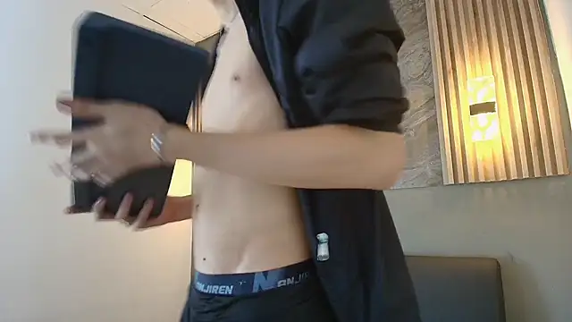 Snapshot of KENNY_HANK chatting on April 11, 8:18 am KENNY HANK online show from April 11, 8:18 am