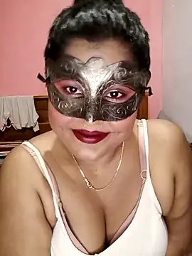 Snapshot of Maskedcurves chatting on May 7, 7:14 am Maskedcurves online show from May 7, 7:14 am